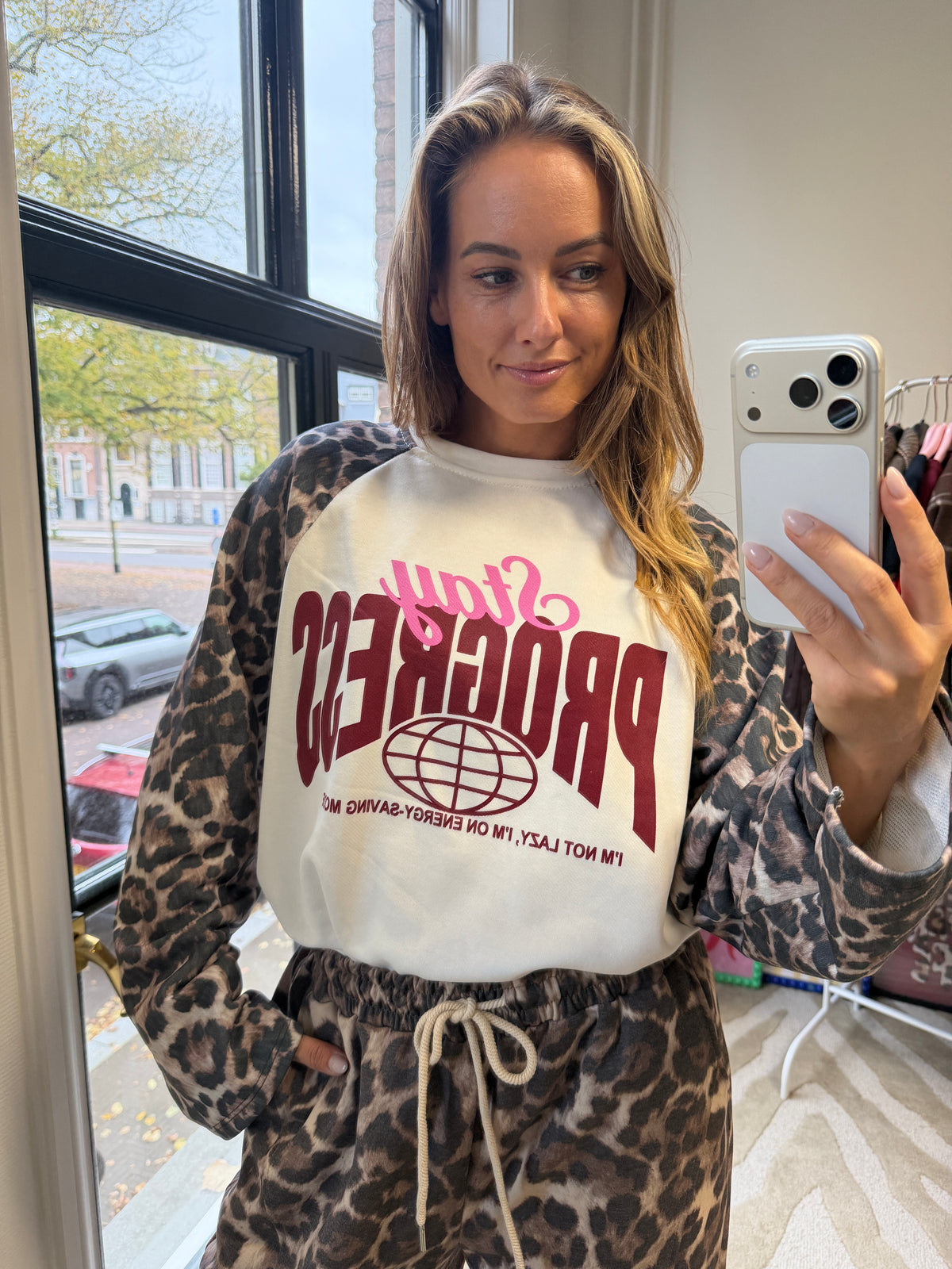LONGSLEEVE MET PANTERMOUWEN ROZE/BURGUNDY DETAILS