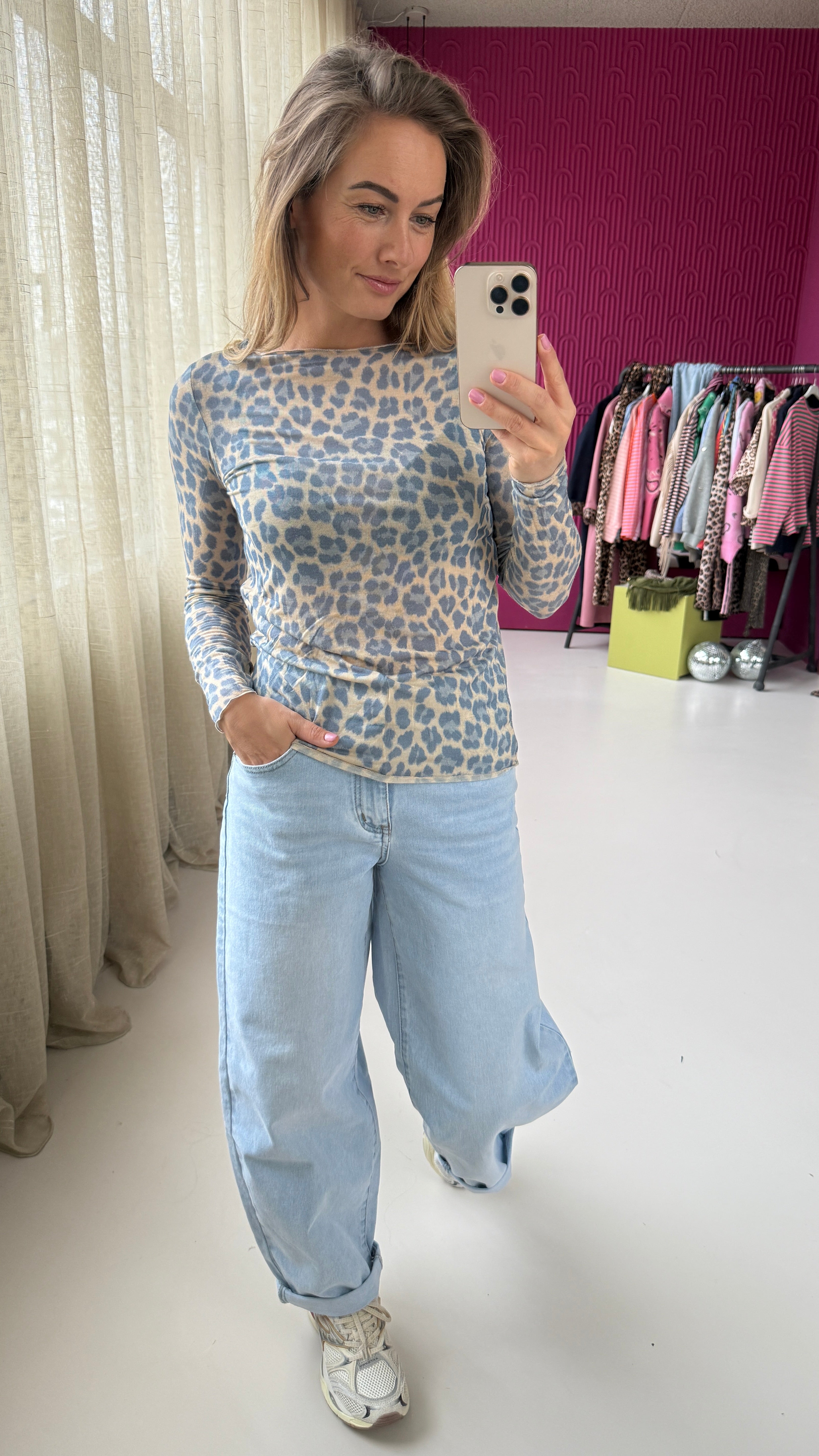 MUSTHAVE PANTER TOP LICHTBLAUW