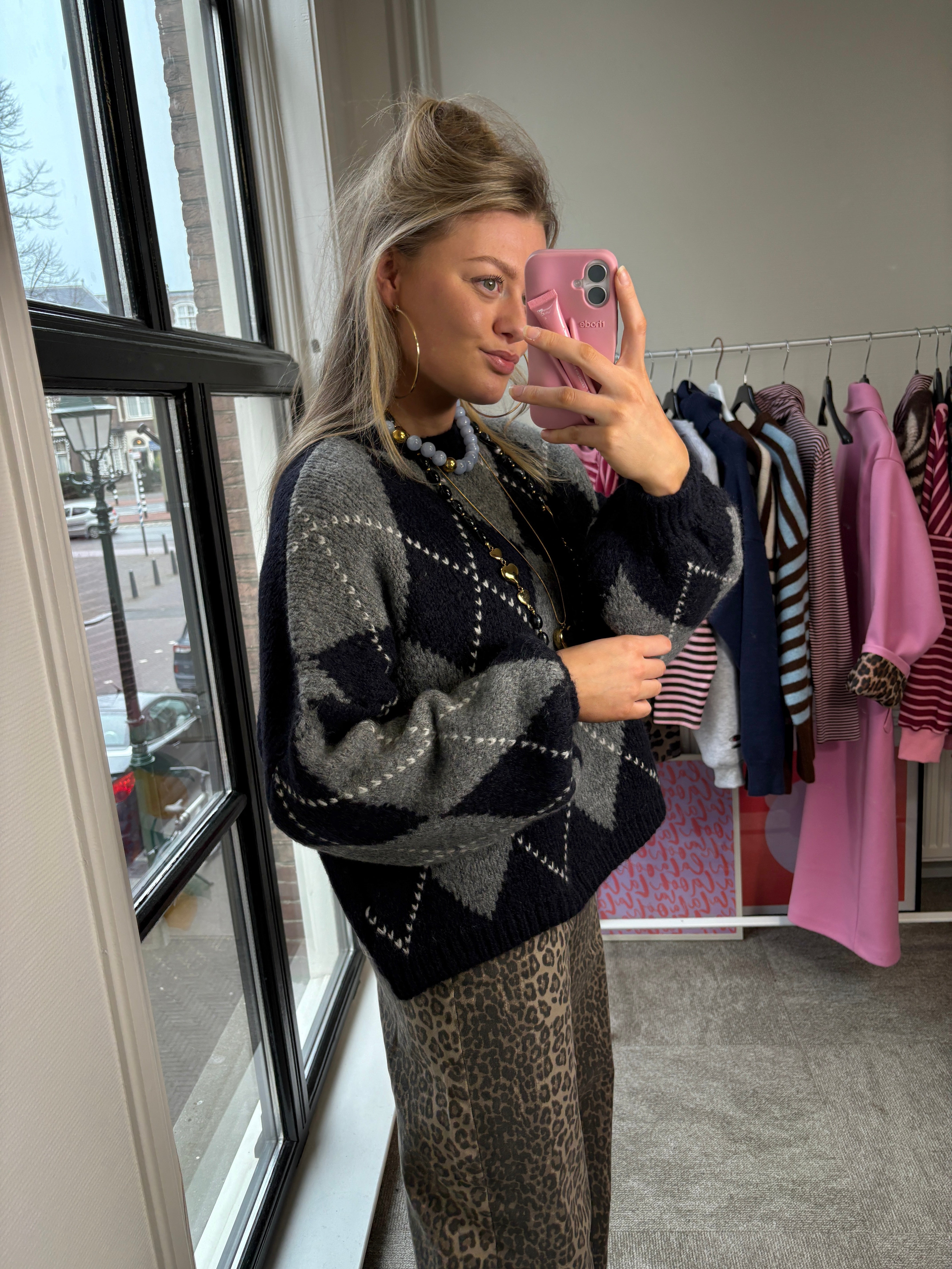 NOA DONKERBLAUWE TRUI