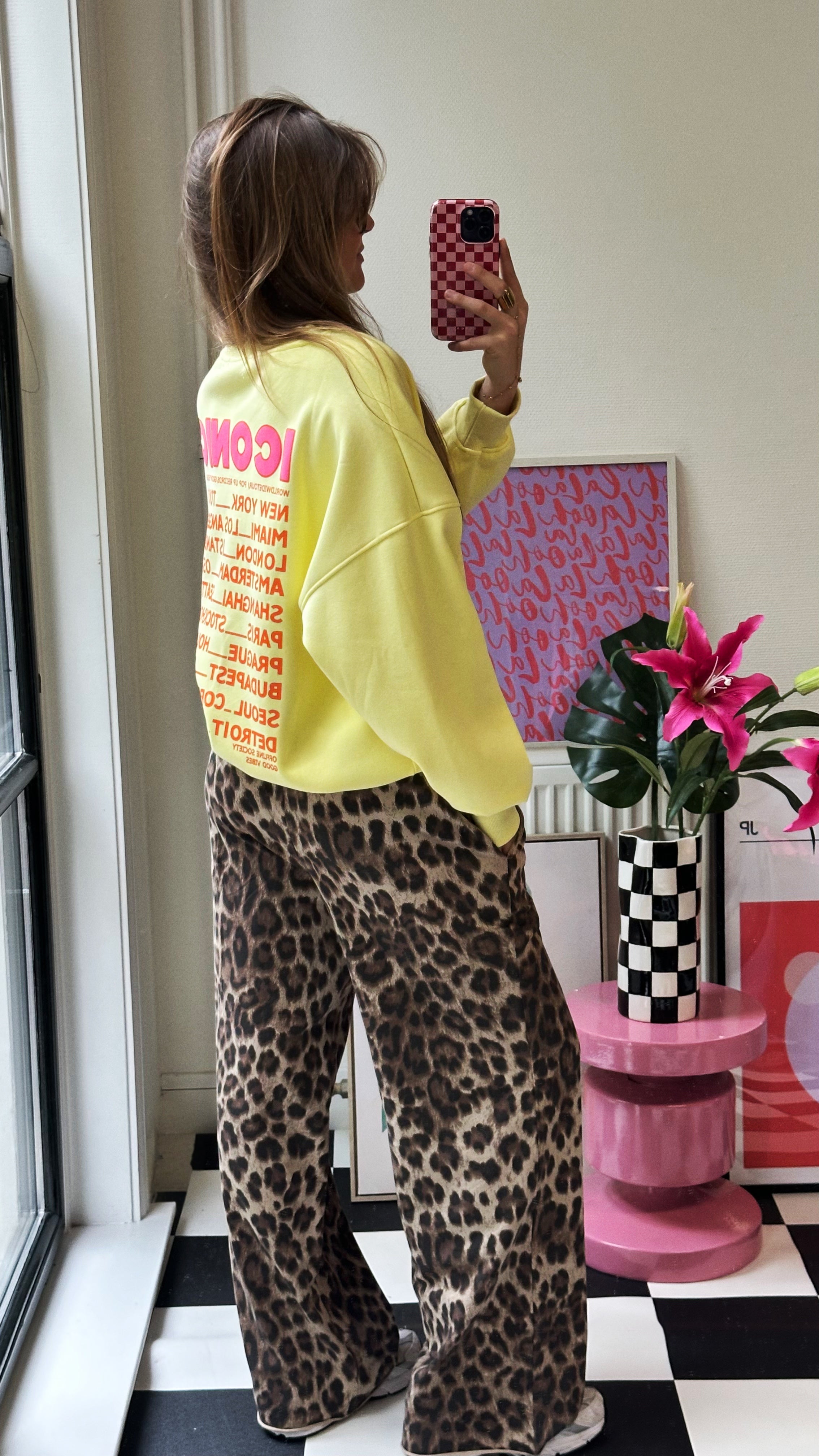 ICONIC MUSTHAVE SWEATER GEEL