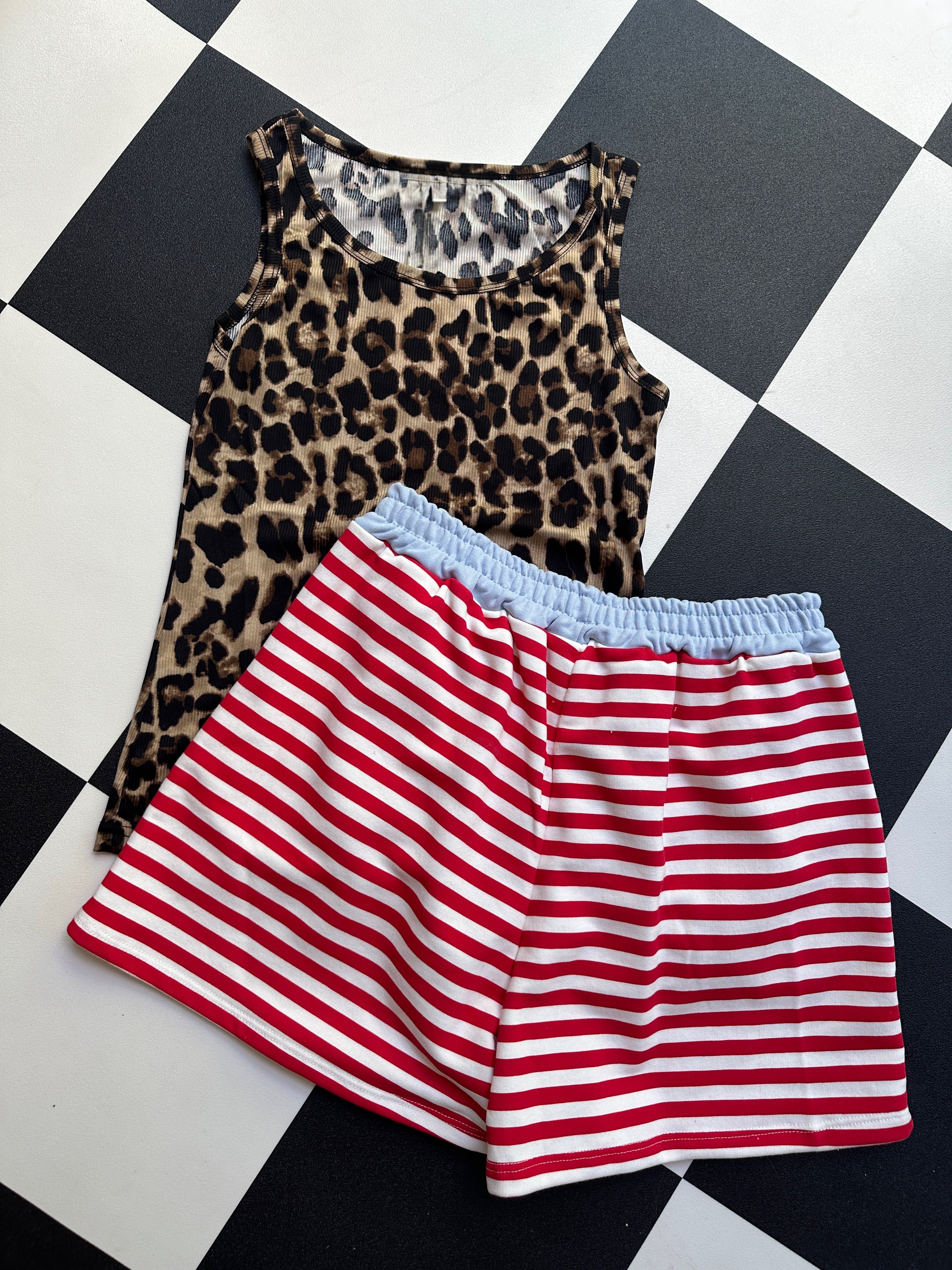 ISA SHORT ROOD BLAUW