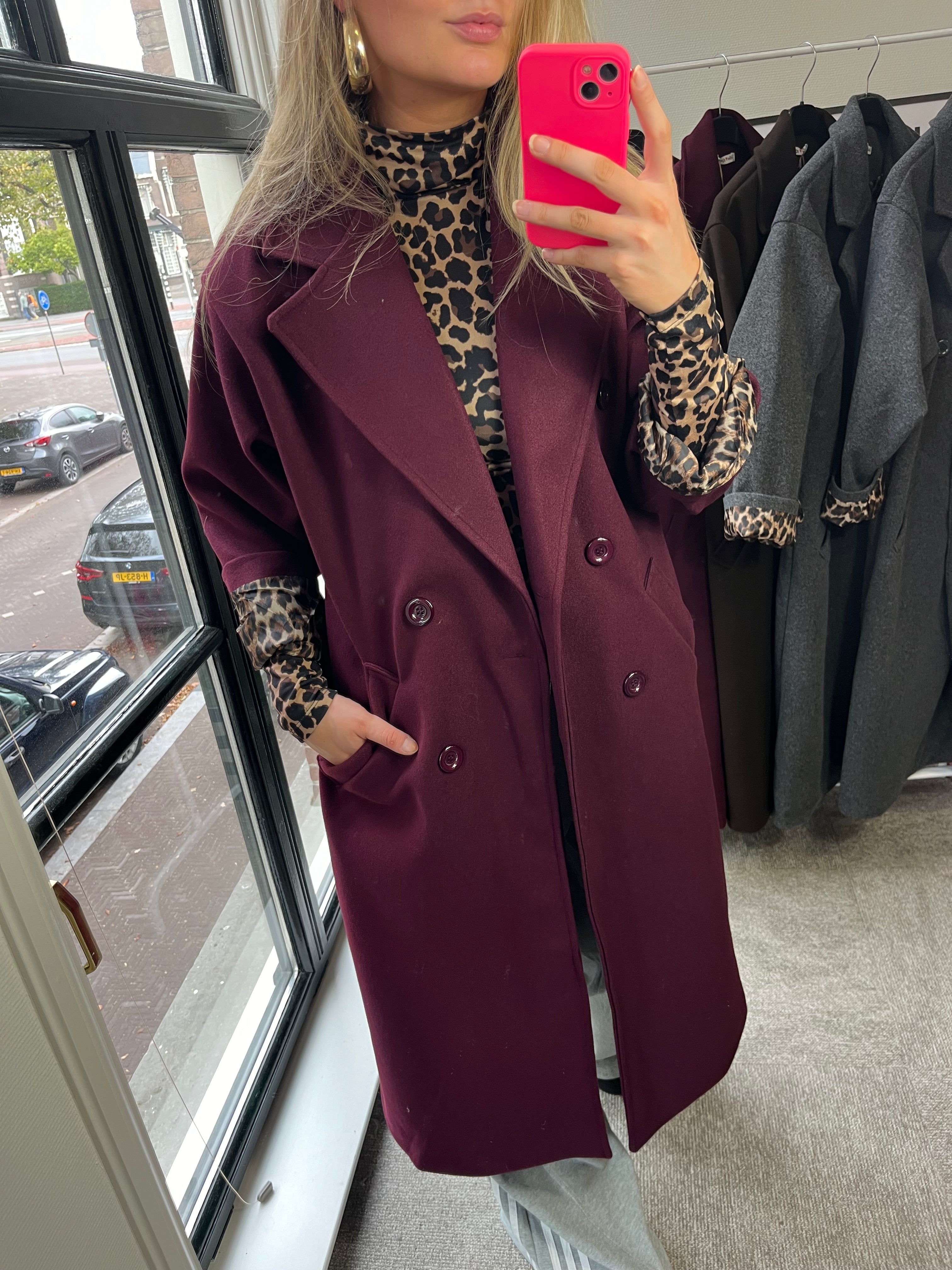 LIZZY MANTEL JAS BURGUNDY MET PANTER