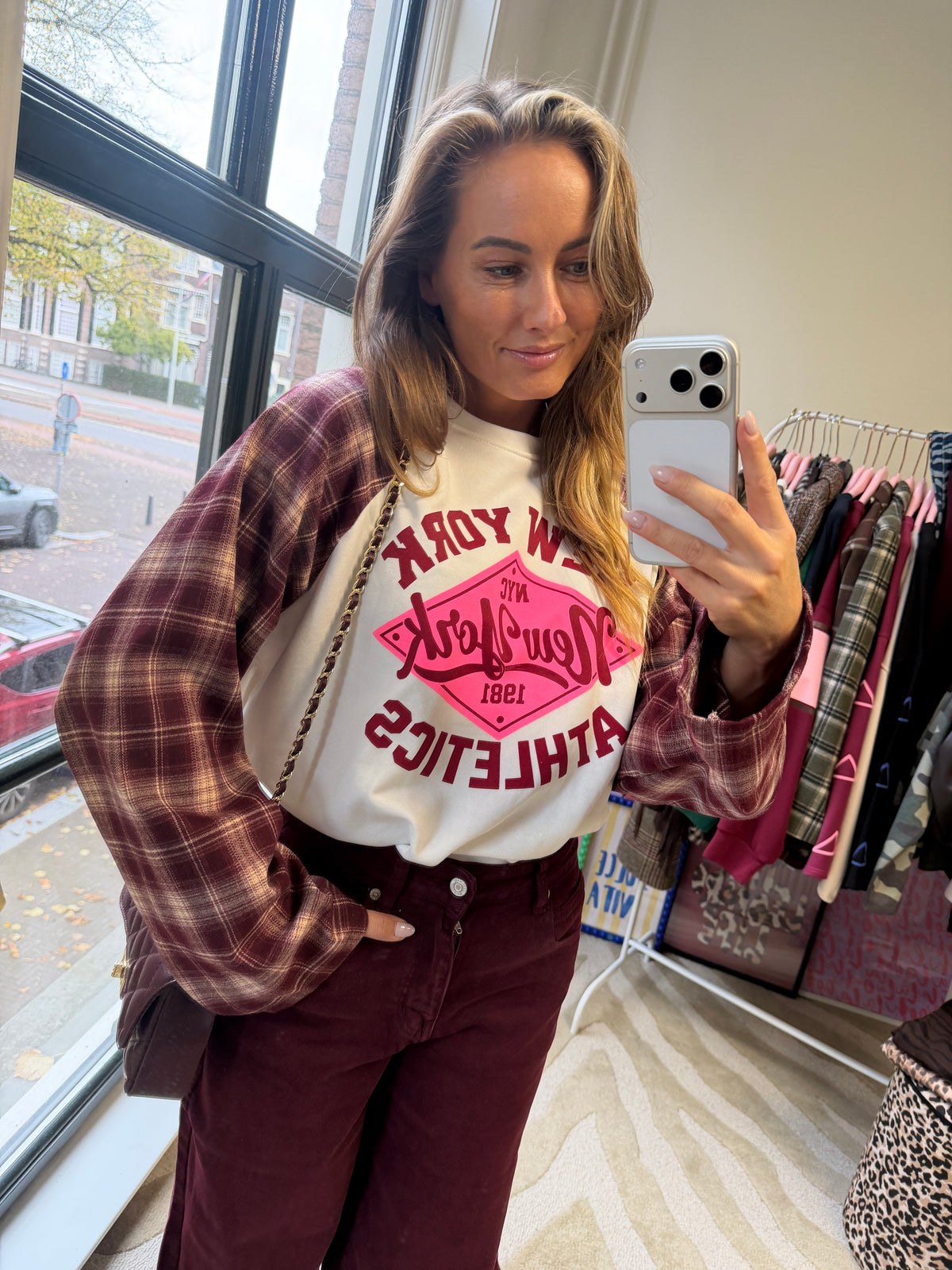 LONGSLEEVE MET BURGUNDY GERUITE MOUWEN