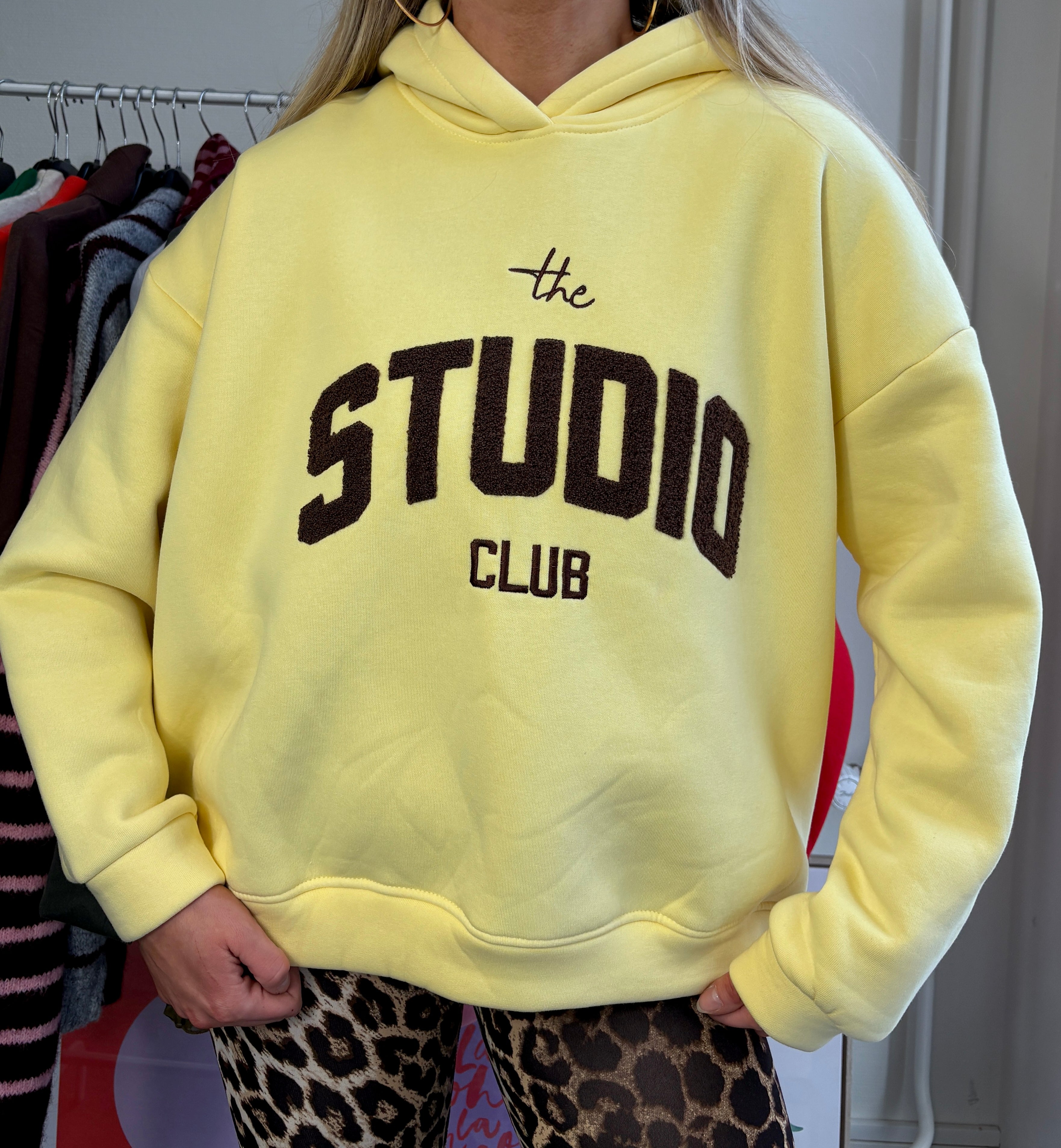 STUDIO HOODIE GEEL