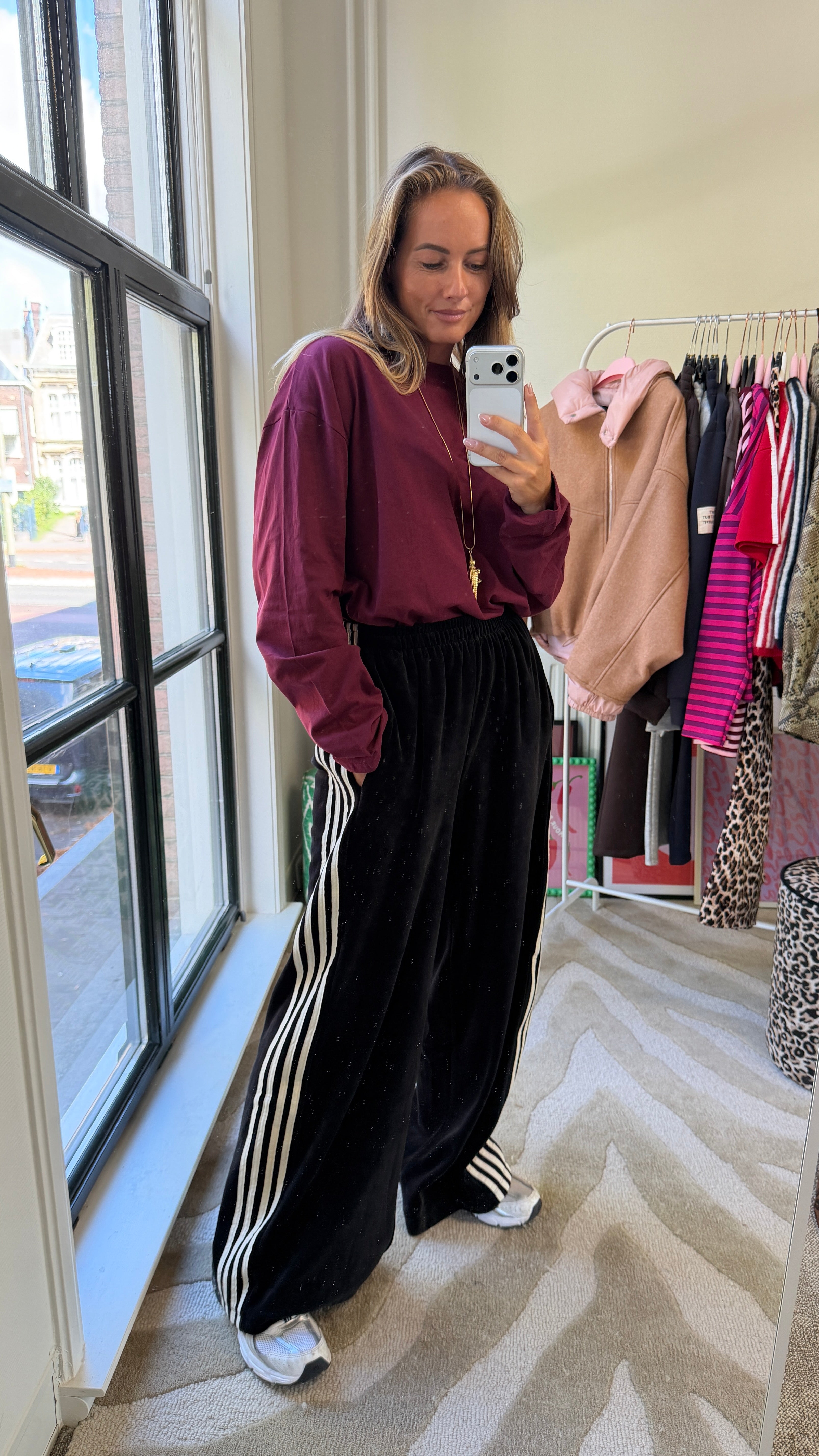 ZWARTE VELVET JOGGER STRIPIES