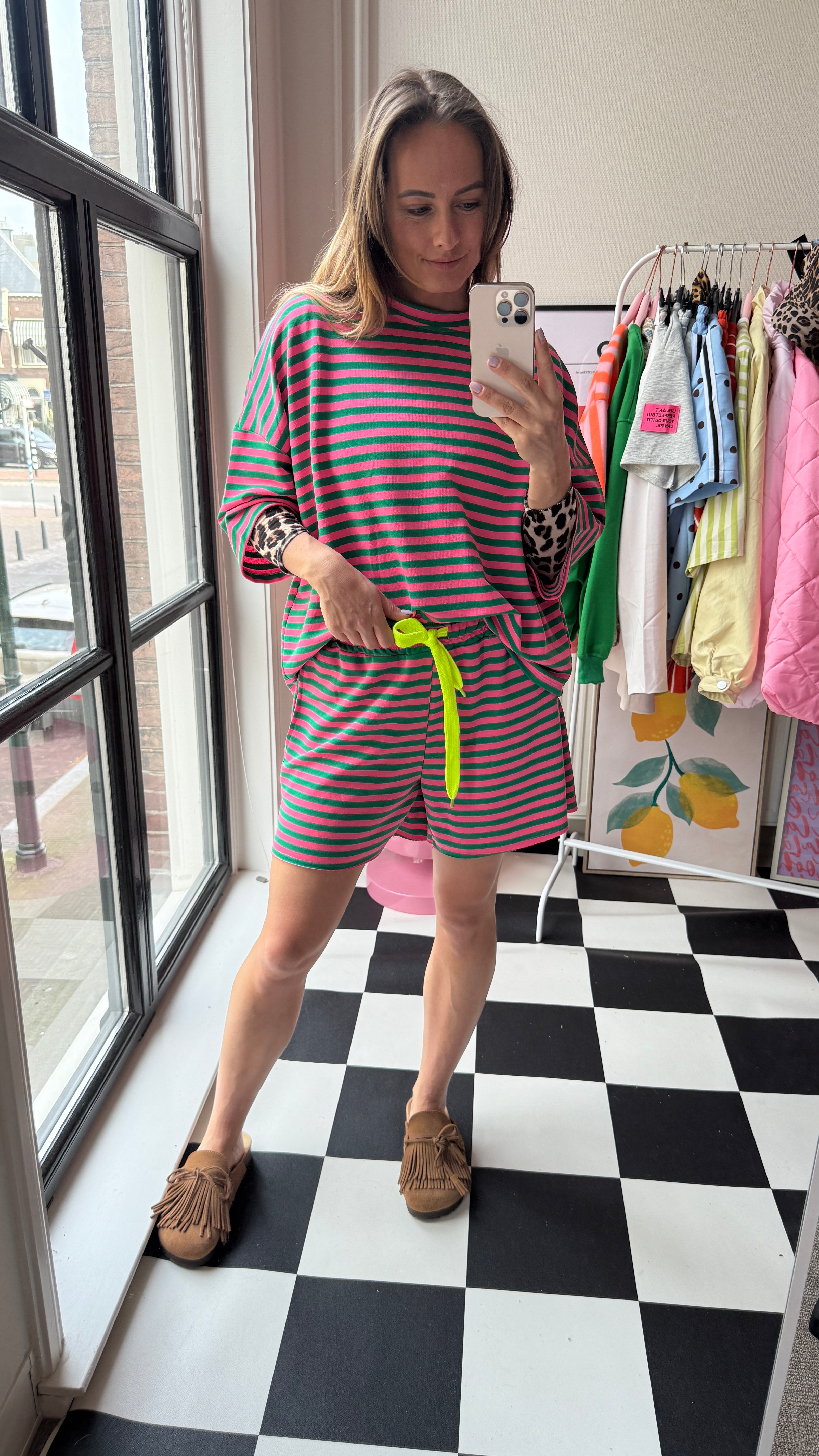 GESTREEPTE SHORT GROEN ROZE