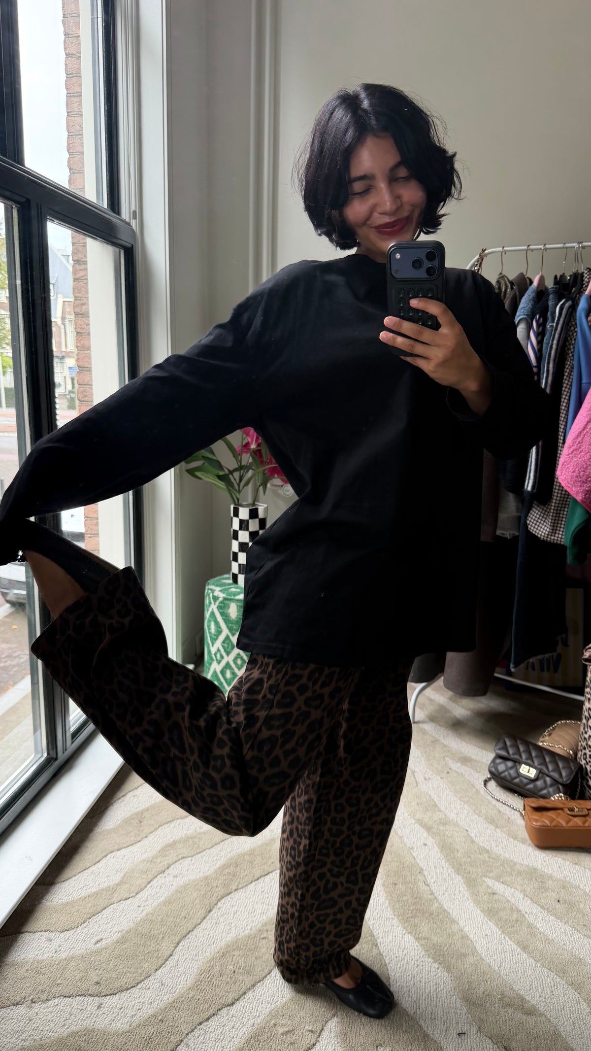 DONKERBRUINE PANTER BARREL JEANS