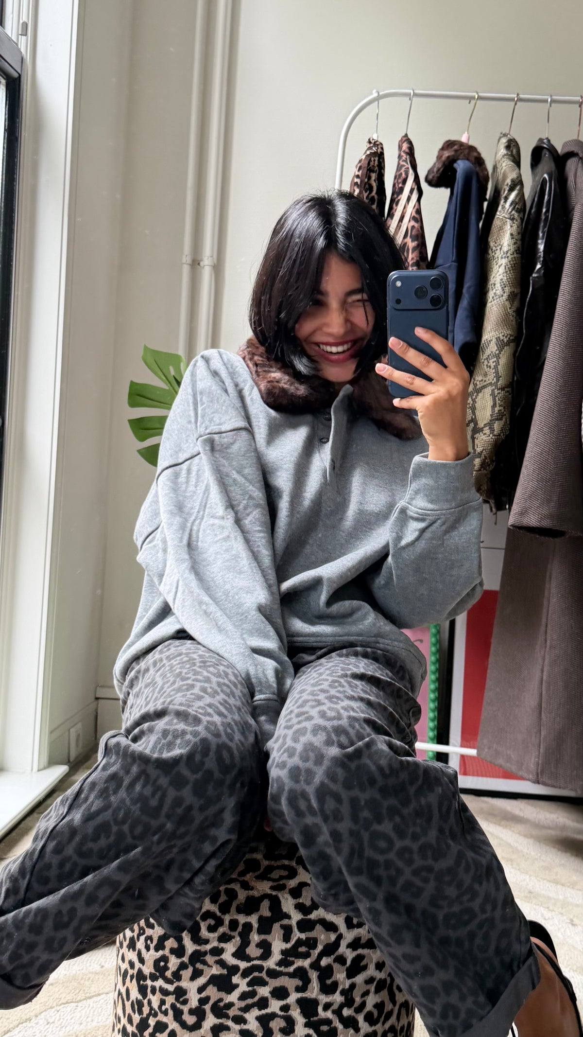 SWEATER MET PANTERKRAAG GRIJS