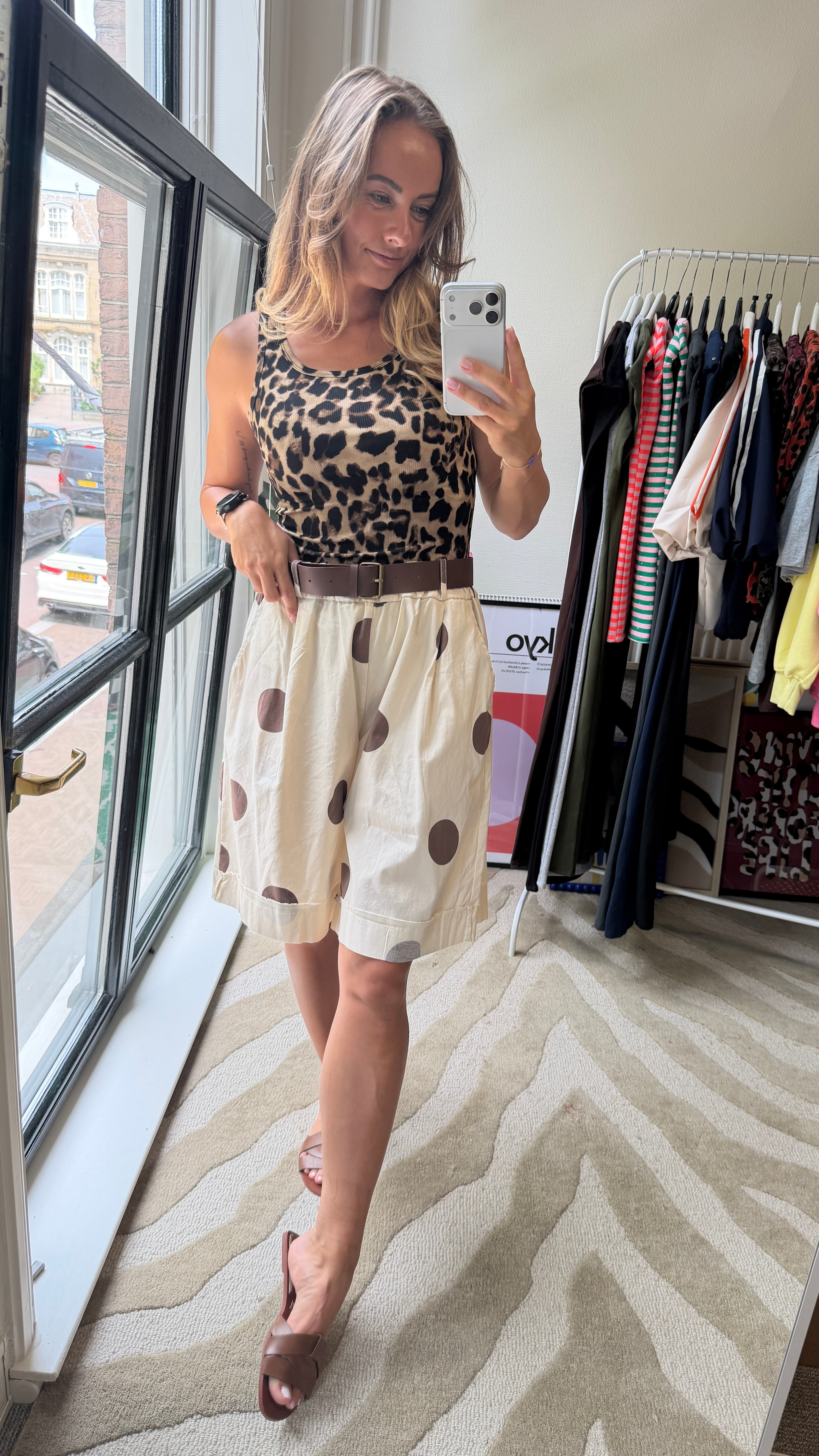 BEIGE JORT MET GROTE STIPPEN