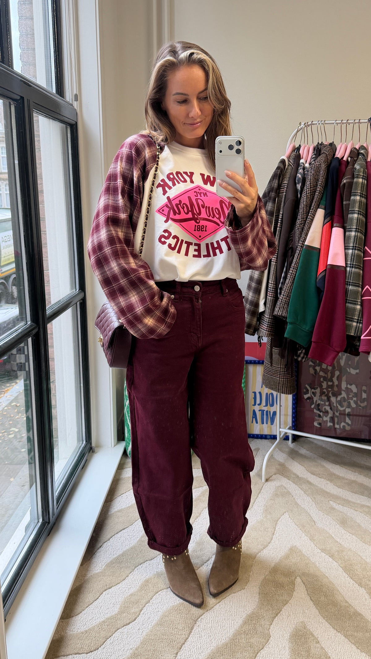 LONGSLEEVE MET BURGUNDY GERUITE MOUWEN