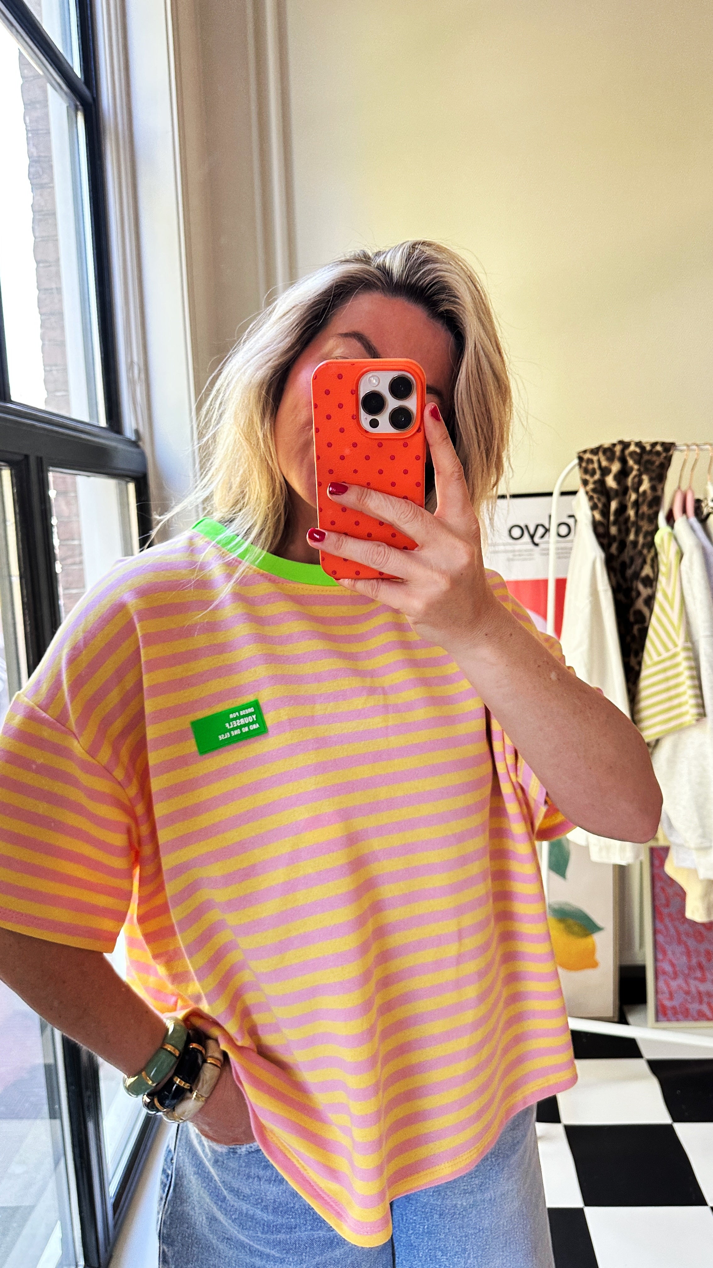GESTREEPT GEEL/ROZE T-SHIRT MET NEON GROENE DETAILS