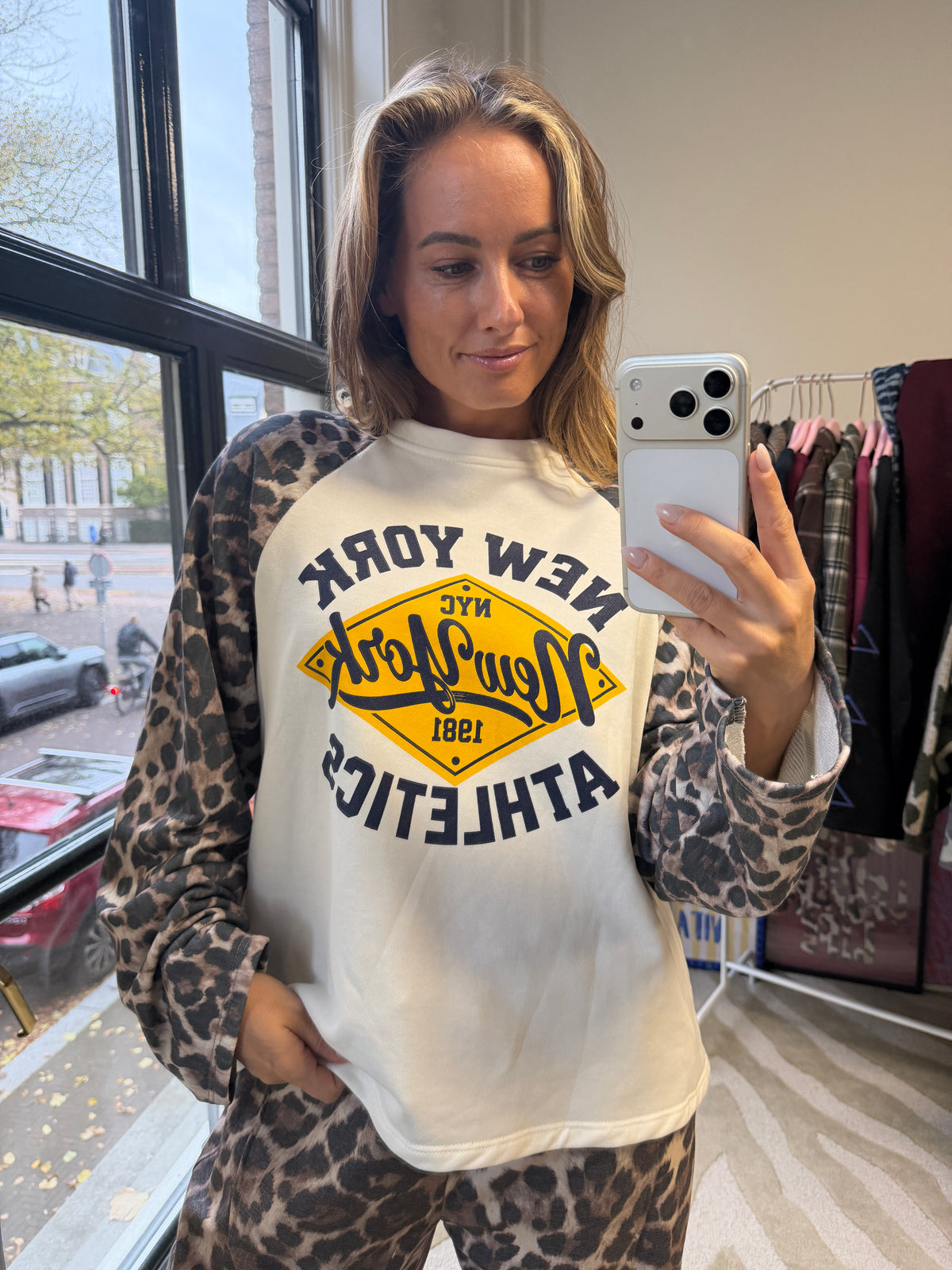 NEW YORK LONGSLEEVE MET PANTERMOUWEN