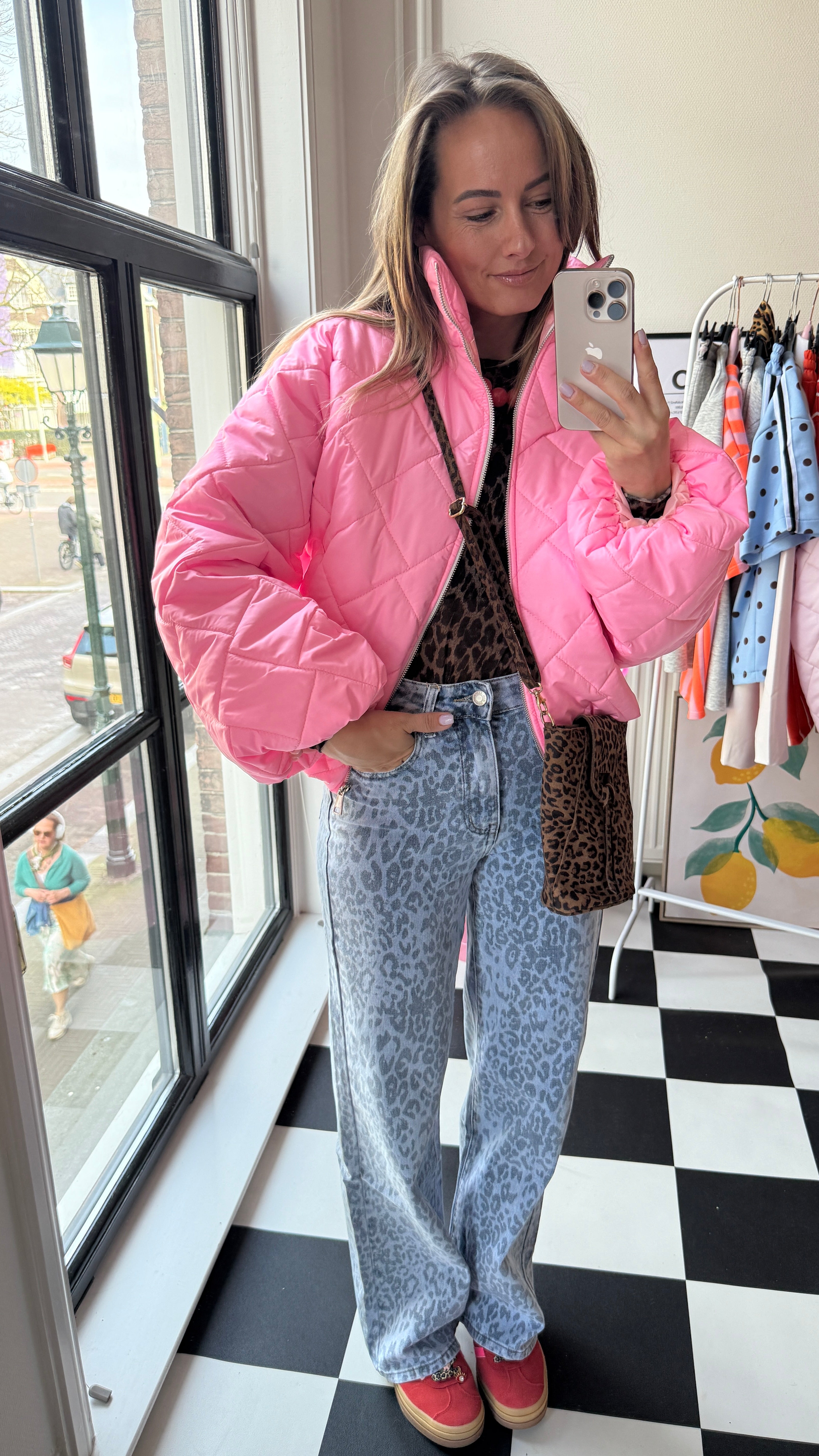 EMMA MUSTHAVE JASJE  FELROZE