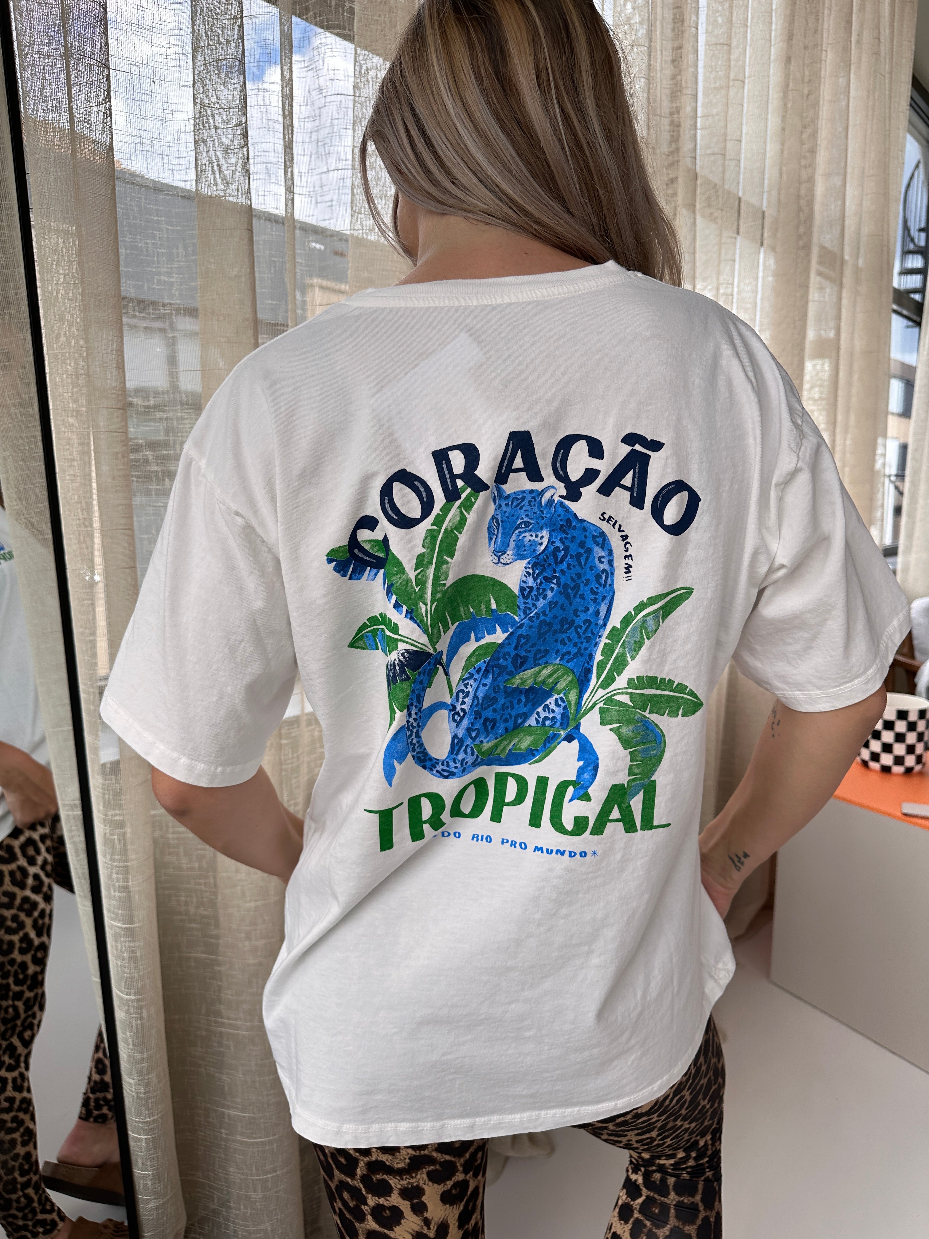 WIT SHIRT MET PANTER TROPICAL