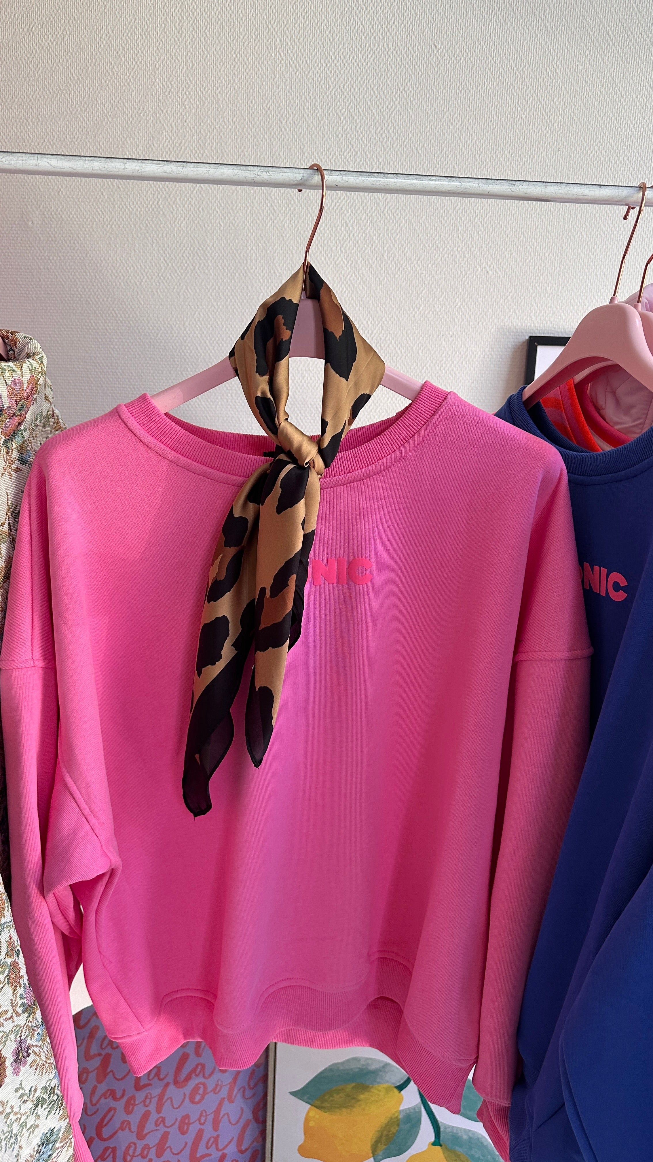 ICONIC MUSTHAVE SWEATER ROZE