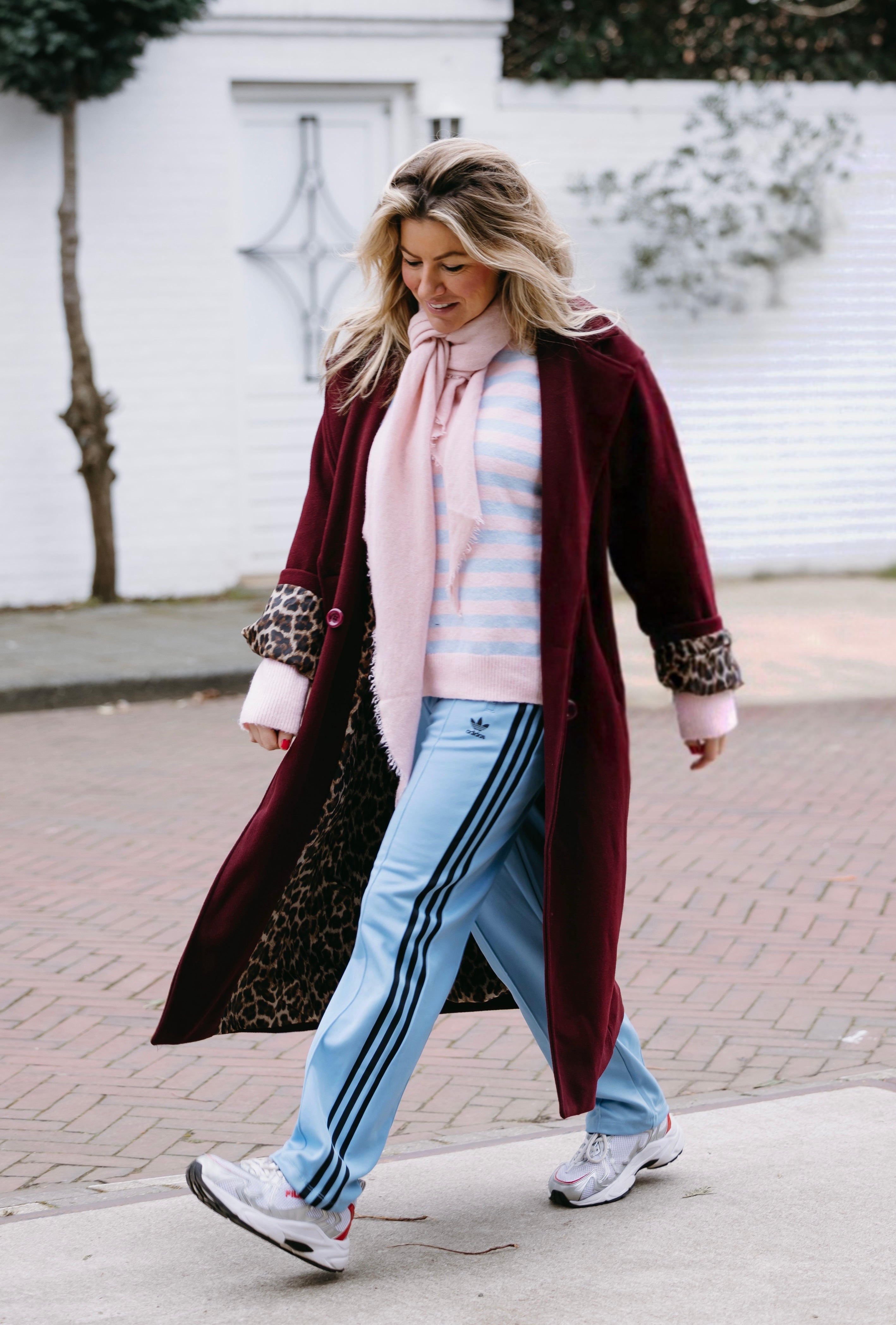 LIZZY MANTEL JAS BURGUNDY MET PANTER