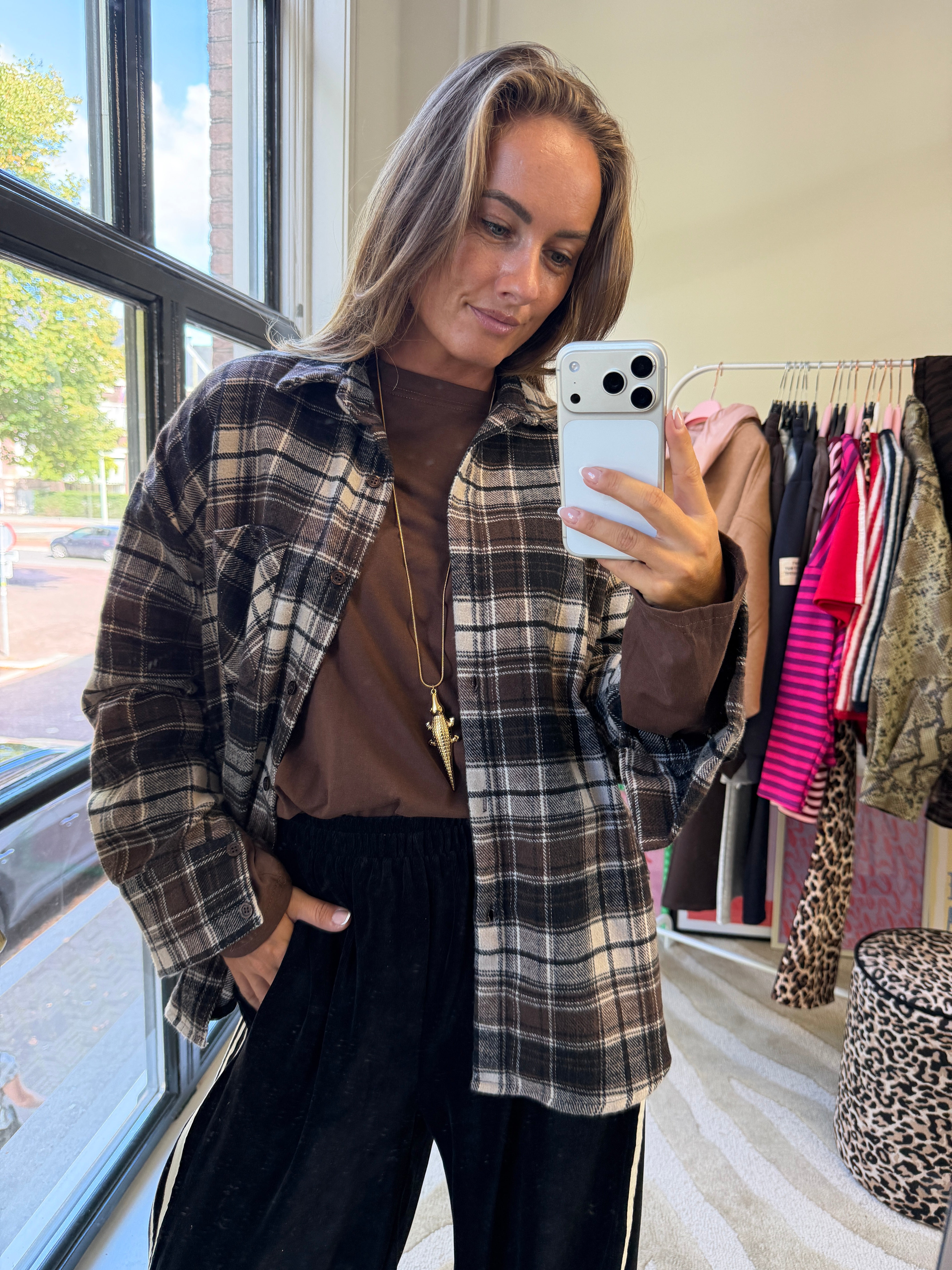 BABS RUITJES BLOUSE MET BRUIN EN ZWARTE TINTEN
