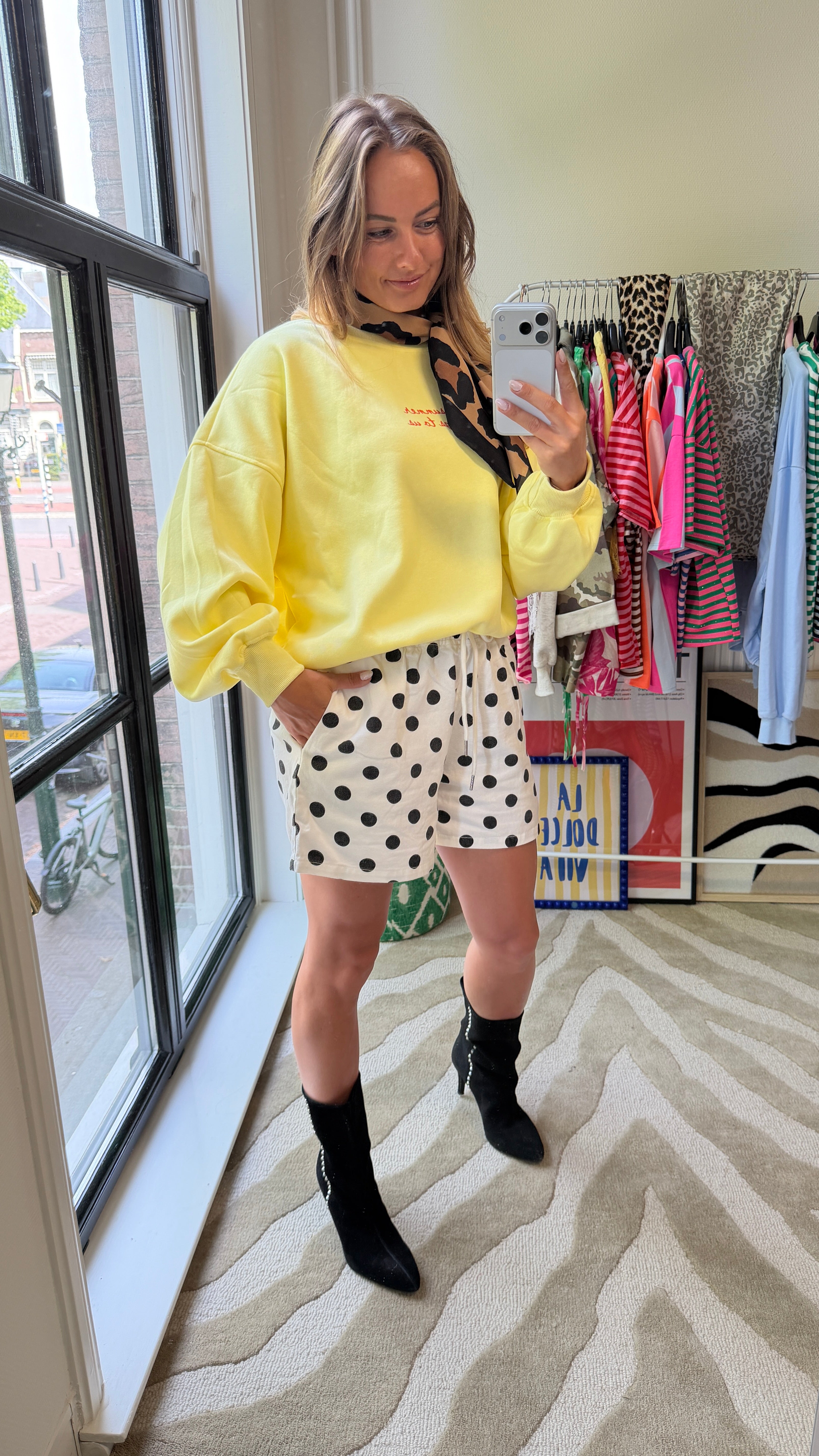 SUMMER VIBES SWEATER BUTTERYELLOW