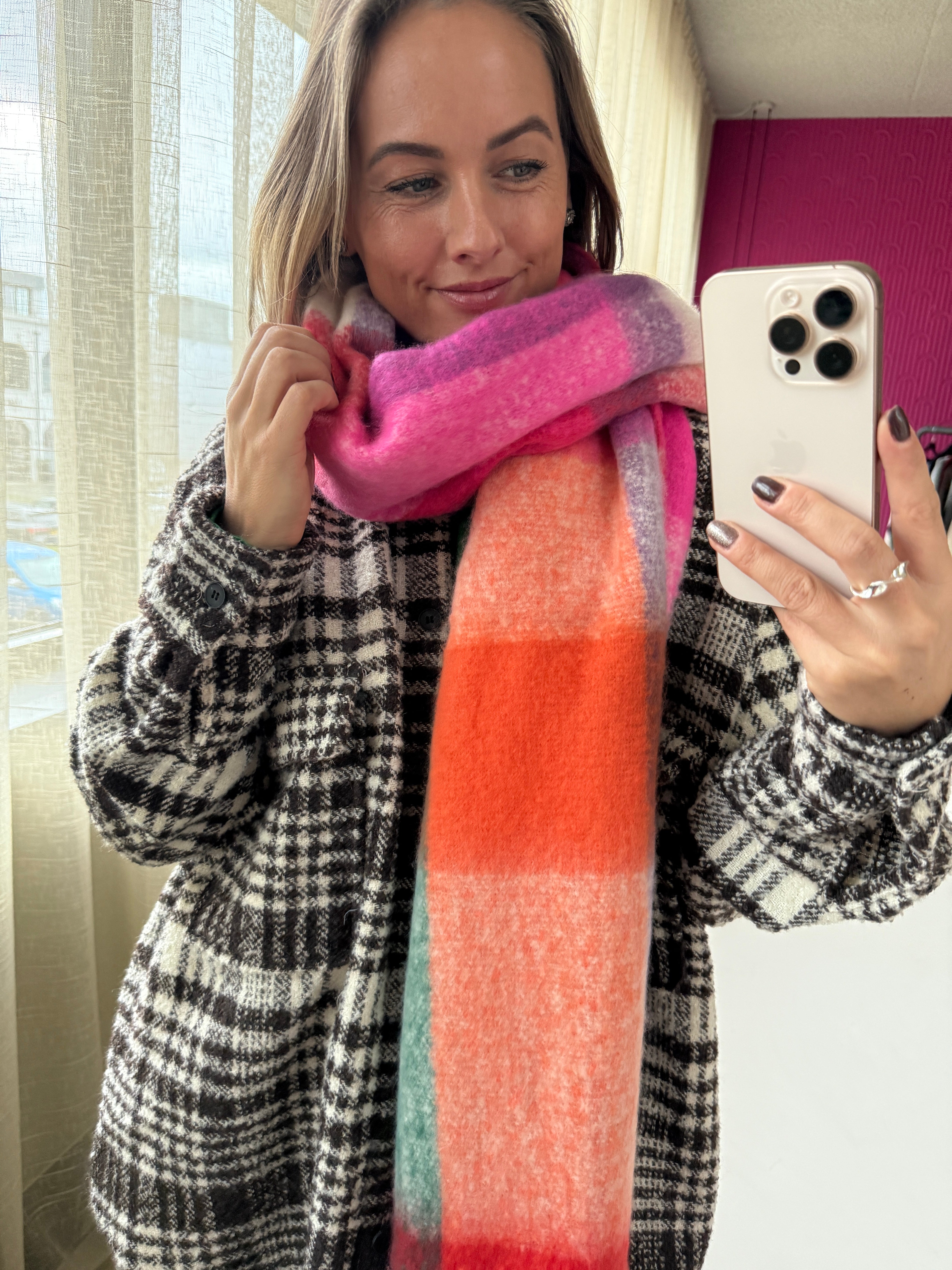 MUSTHAVE GERUITE SJAAL MET ROZE EN GROENE TINTEN