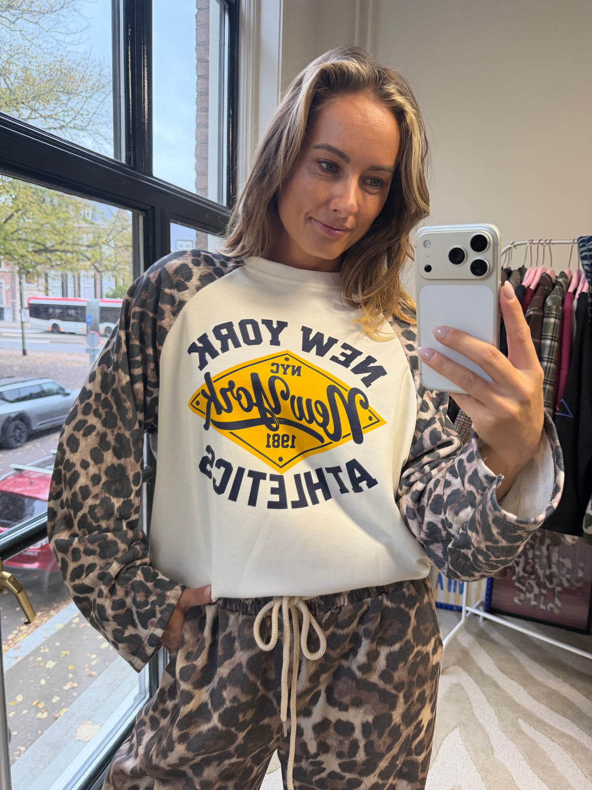 NEW YORK LONGSLEEVE MET PANTERMOUWEN