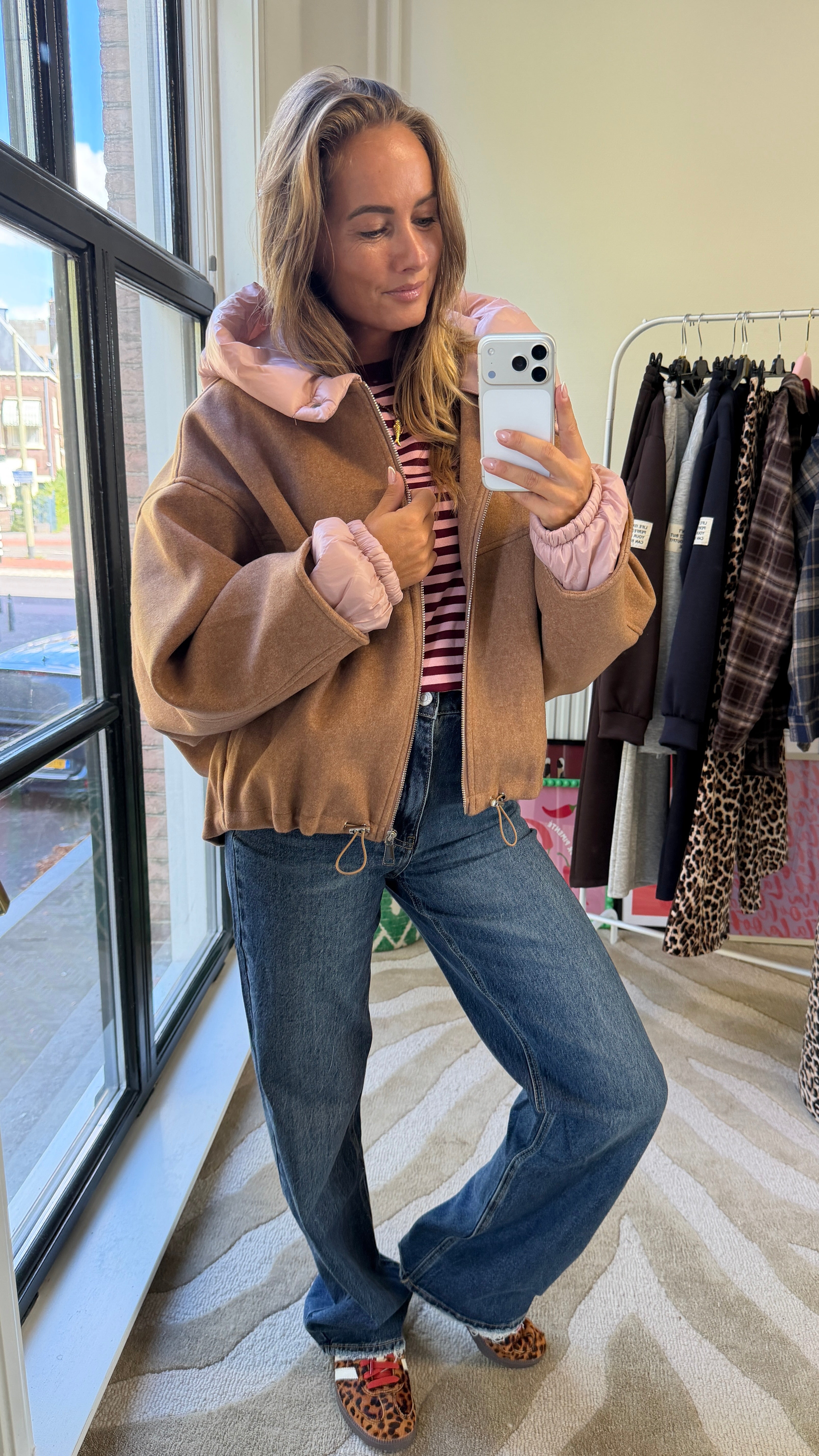 CAMEL KATE JAS MET ROZE DETAILS