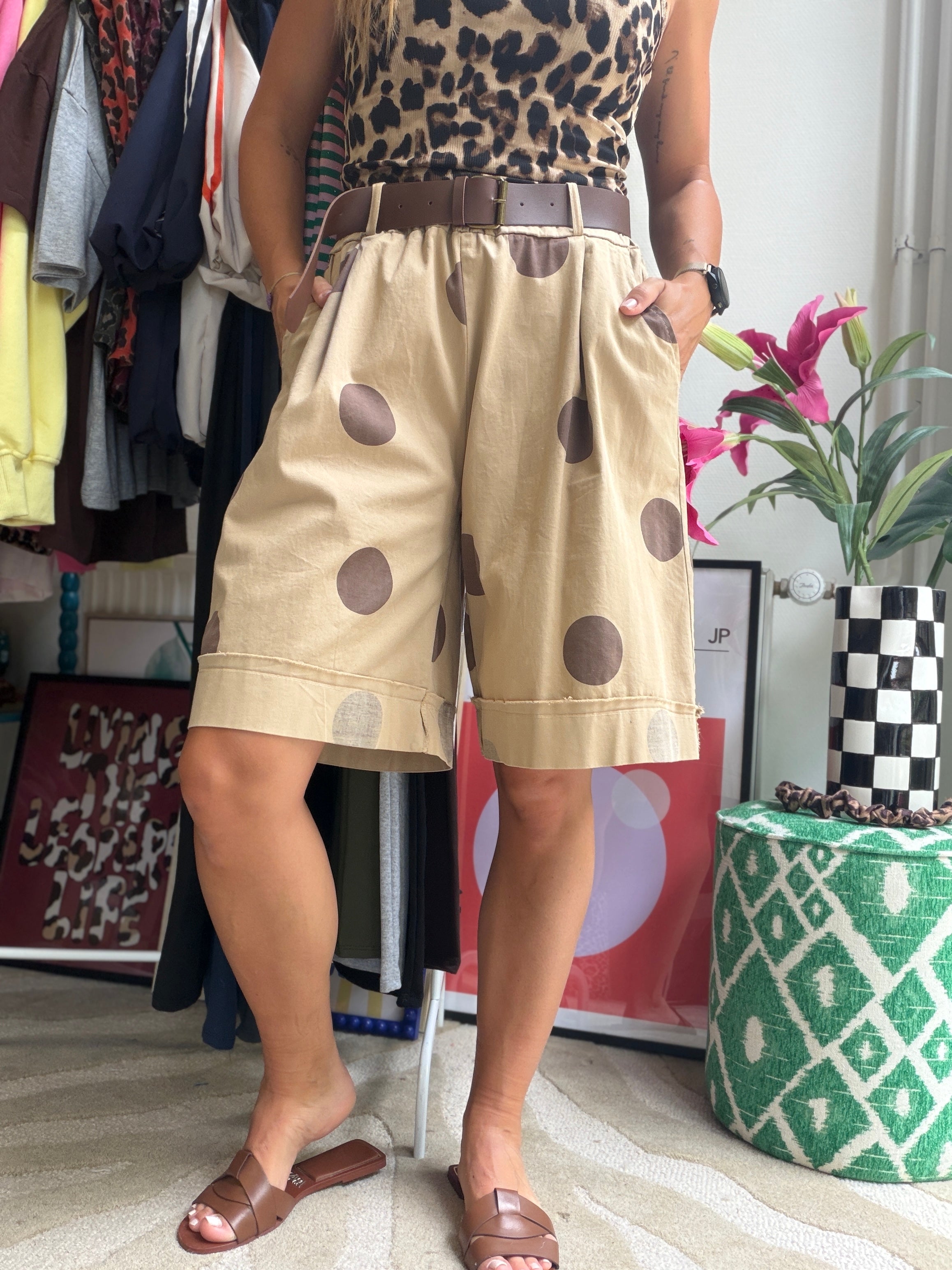 CAMEL JORT MET GROTE STIPPEN