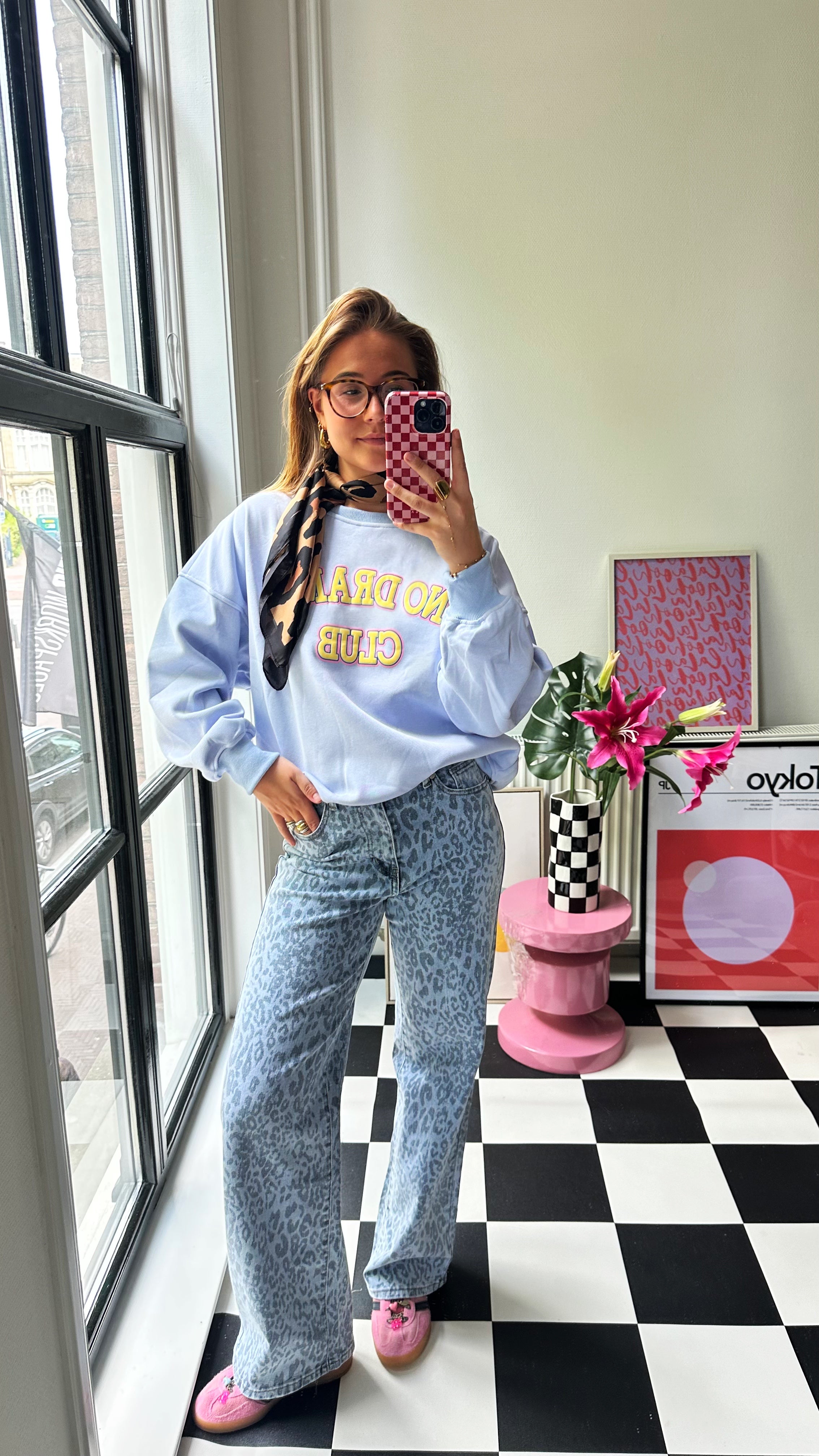 LICHTBLAUWE NO DRAMA SWEATER