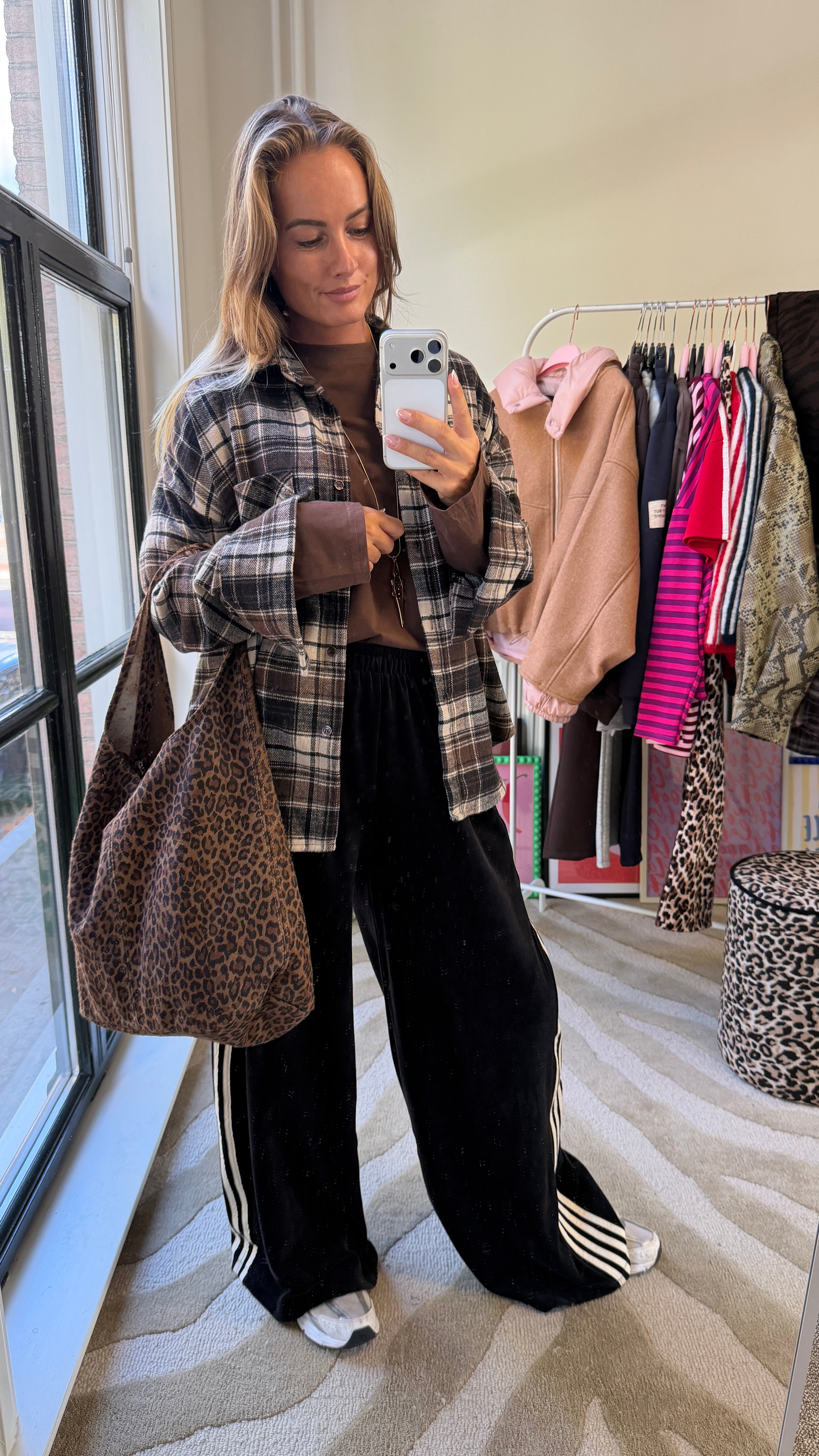 BABS RUITJES BLOUSE MET BRUIN EN ZWARTE TINTEN