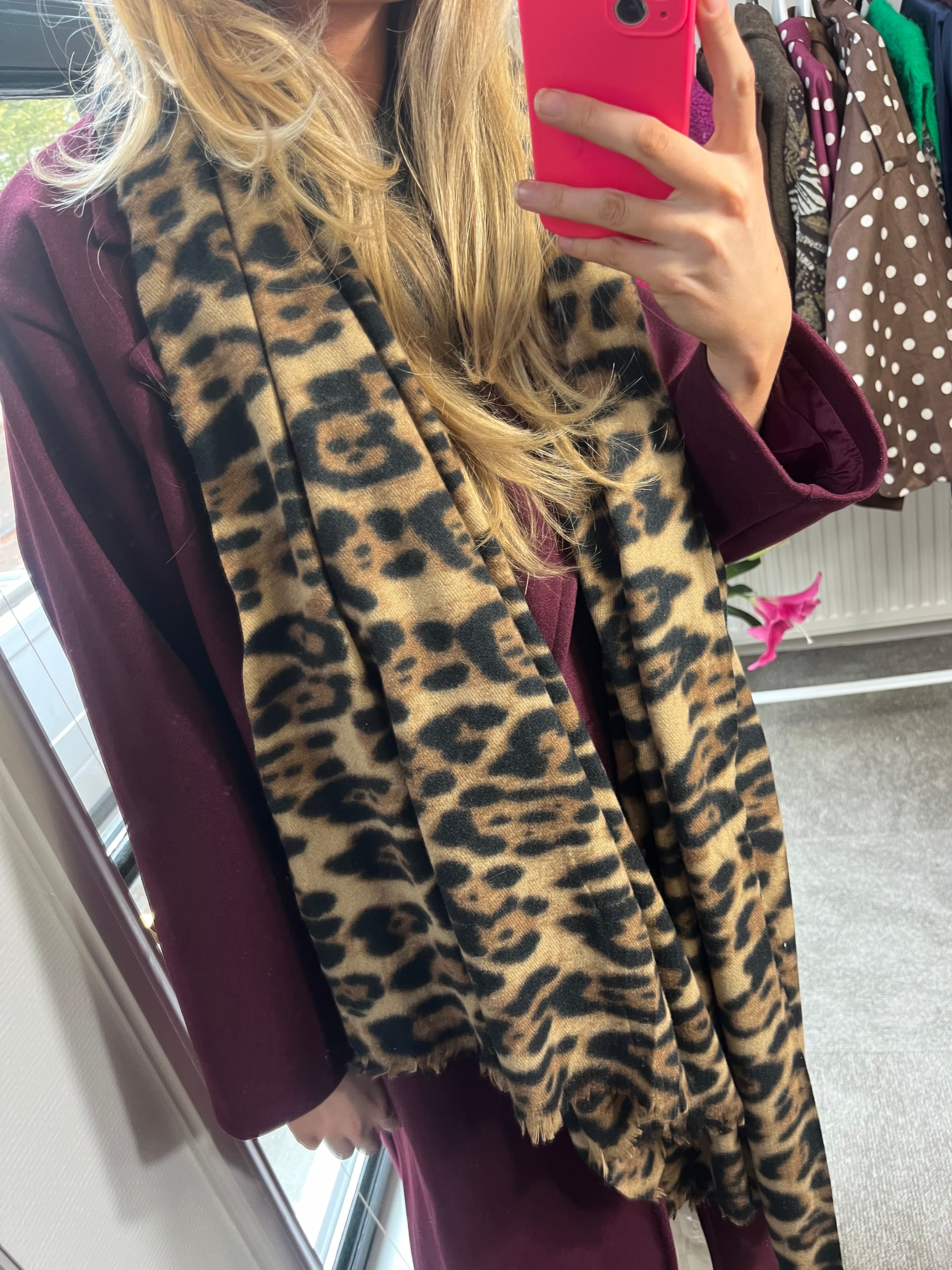 MUSTHAVE PANTER SJAAL