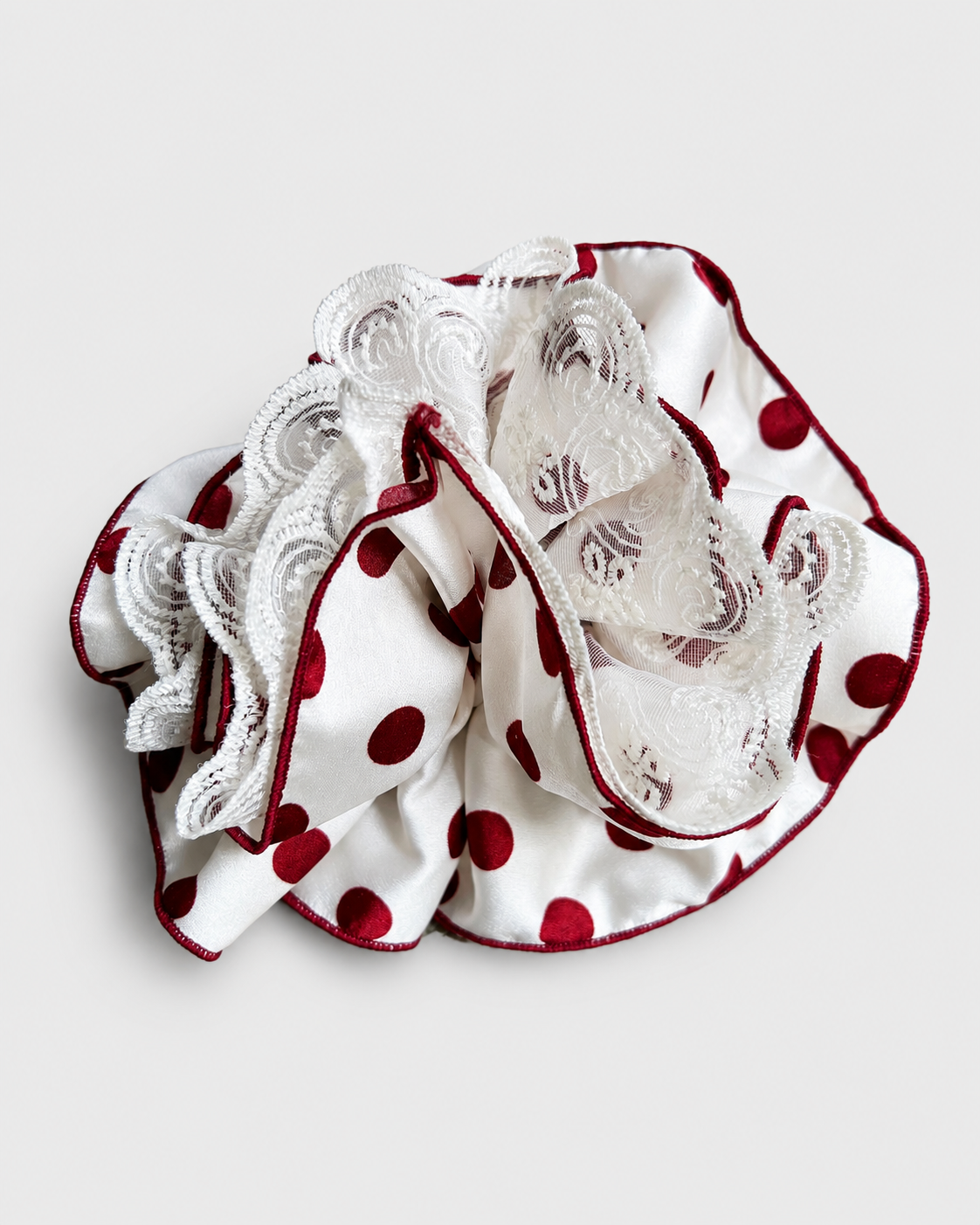 kanten scrunchie met burgundy stippen